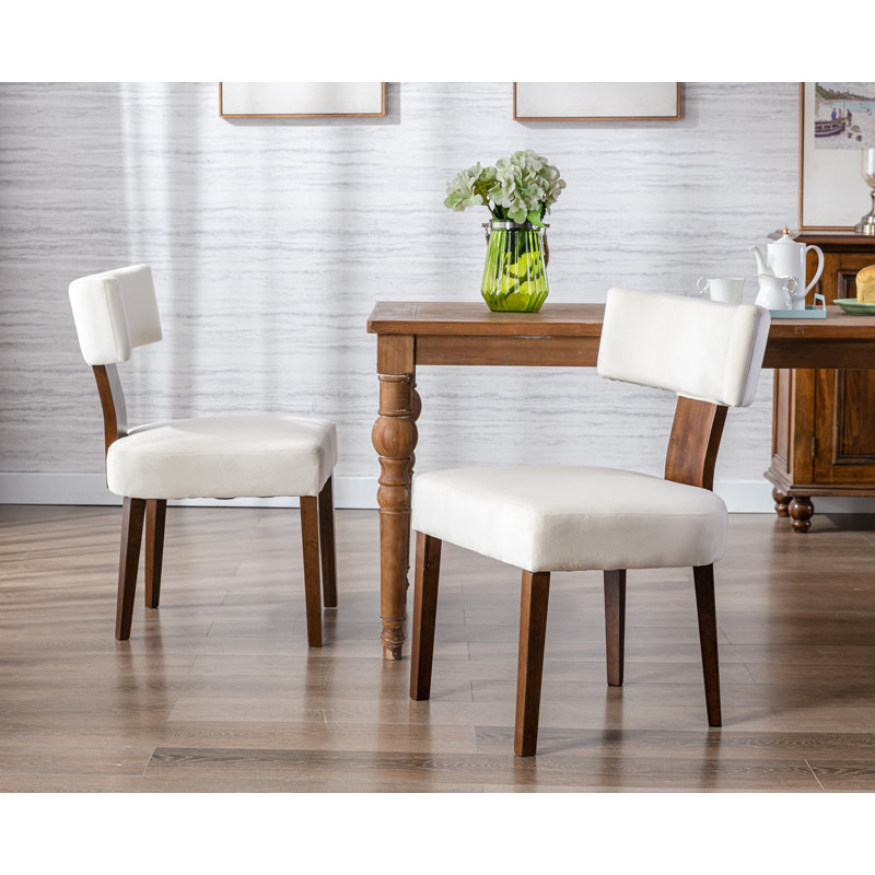 Chaises de salle à manger rembourrées avec pieds en bois Inelda, Velours crème / noyer