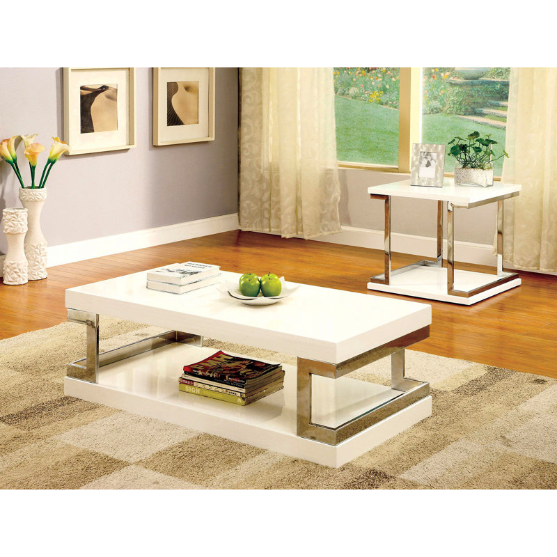 Table de bout chic avec cadre et tablette de rangement ouverte