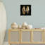 Art mural sur toile flottant "Spots Cowrie Shells" par Caroline Kelly-306171804-306171805