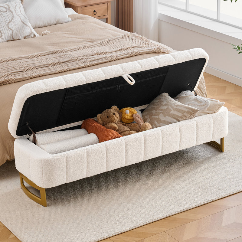 Banc de rangement 63 po pour chambre avec pattes dorées et coussin d'accoudoir mobile 63 po, Blanc