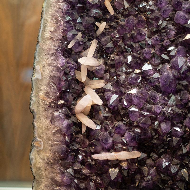 Véritable géode améthyste véritable avec cristaux de calcite
