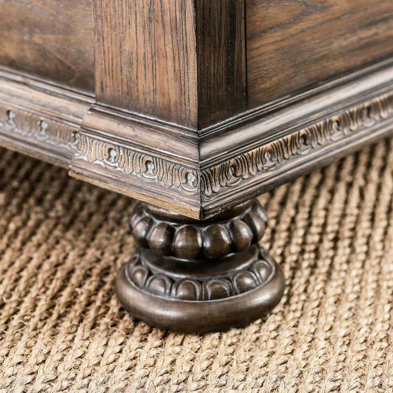 Lit très grand en lin beige, chambre à coucher transitionnelle en bois massif, bois naturel rustique, finesse