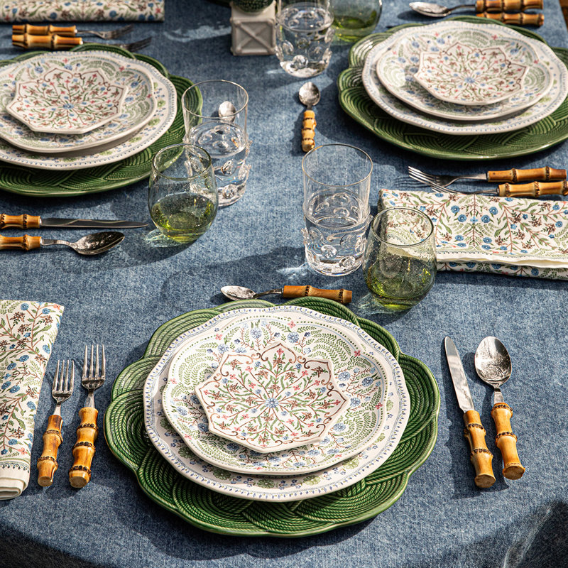 Villa Seville Scalloped Side/Cocktail Plates