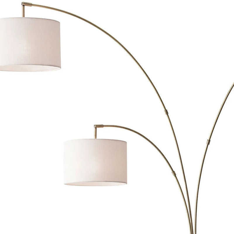 Lampe sur pied à trois lumières 74 "en laiton avec abat-jour tambour en tissu blanc cassé 74"