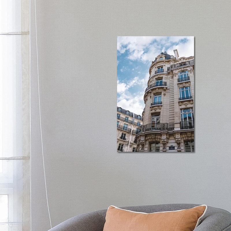 «Paris Architecture VI» par Bethany Young, reproduction de photo sur toile tendue, H 26 po x l 18 po x 1,5 po