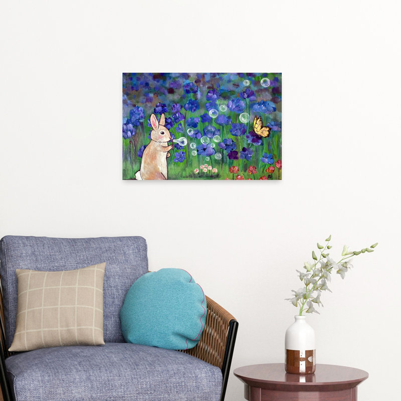 Affiche murale contemporaine représentant un lapin fantaisiste dans un jardin avec des bulles et des fleurs.