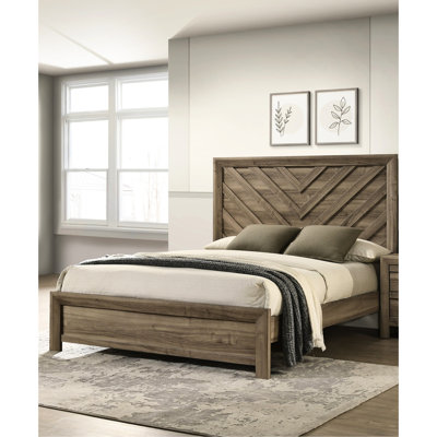 Très grand lit brun avec tête de lit de style contemporain et finition en bois chaud avec tête de lit