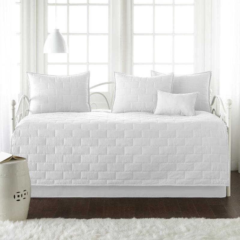 Southshore Fine Linens Brickyard 6-Piece Daybed Quilt Set with Shams and bed skirt, White