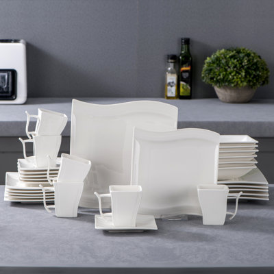 30 Piece Dinnerware Set, Service for 6 