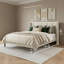 Structure de lit en velours beige doux, panneau de lit renforcé renforcé sans ressorts, simple et facile à assembler, un lit polyvalent pour la chambre à coucher.