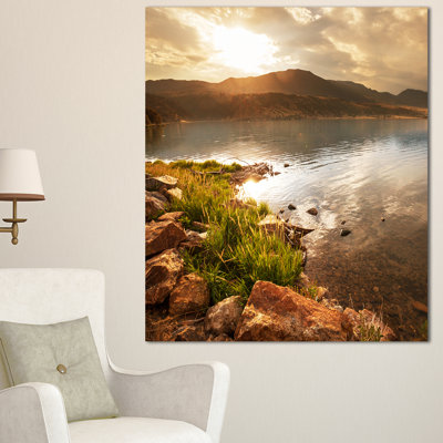 «Beautiful Lake with Rocky Shore», reproduction de photo sur toile tendue