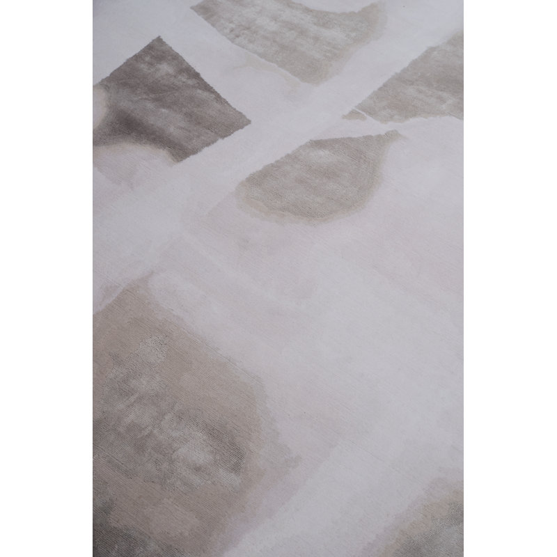 Solu Silver Area Rug, Rectangle 5' x 7'6"