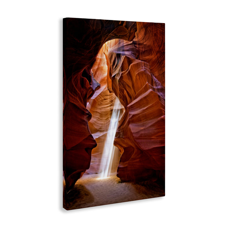 Art mural sur toile Sun Rays in Beach Cavern par Grace Popp, H 30 po x l 20 po