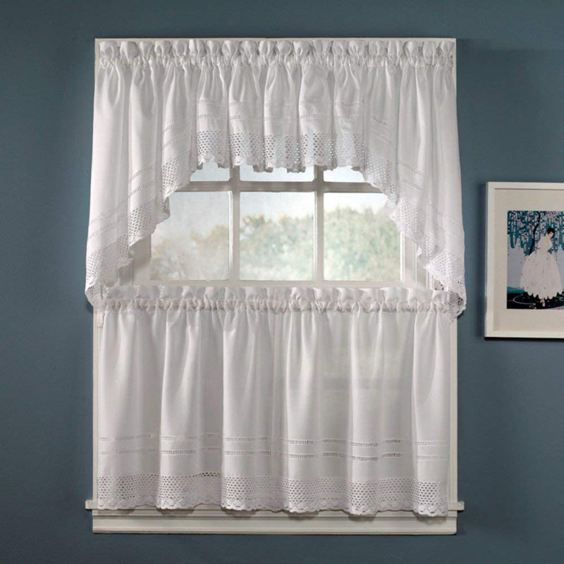 Kewaunee Cotton Blend Swag 58'' W Kitchen Curtain in White