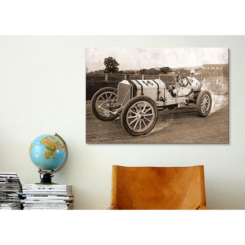 «Vintage Race Car», photographie sur toile, H 24 po x l 32 po x P 1 po, Papier d'art encadré noir