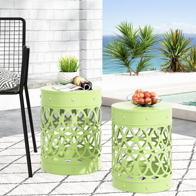 Paire de tables d'appoint d'extérieur en métal, design séduisant en fer forgé, structure thermolaquée, aucun assemblage requis, 34,6 cm (l) x 34,6 cm (p) x 45,6 cm (h) et 30,5 cm (l) x 30,5 cm (p) x 40,6 cm (h). Tables contemporaines (lot de 2), charmantes.