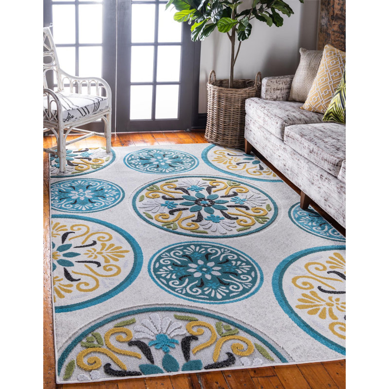 Carabajal Floral Indoor / Outdoor Rug, Rectangle 7' x 10'