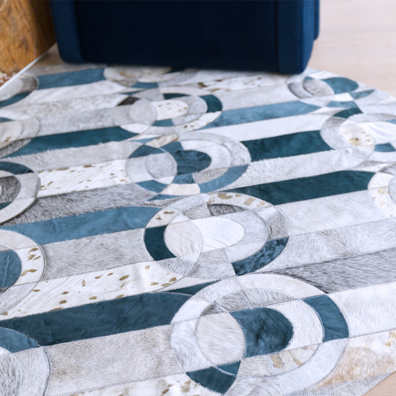 Cowhide Area Rug, Round 4'11''