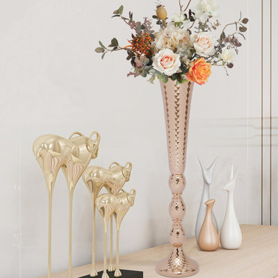 Grands vases en métal