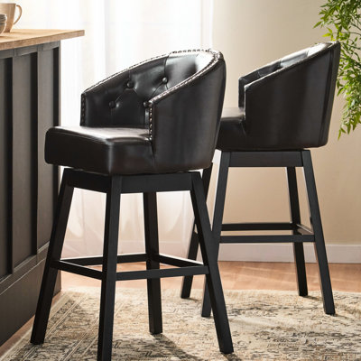 De 2 tabourets de bar bruns avec pivotement à 360 degrés, design contemporain, piqûre gaufrée à boutons et pieds en bois d'hévéa