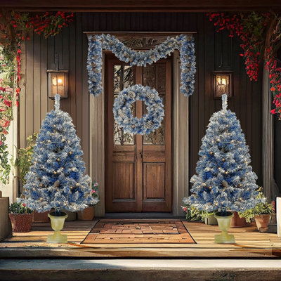 Ensemble de sapin de Noël artificiel pré-éclairé 4 pièces, guirlande, couronne et ensemble de 2 arbres d'entrée avec lumières DEL et arbre de Noël