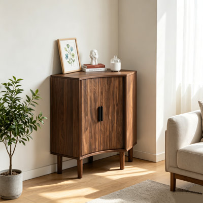 Armoire de rangement étroite autoportante en bois, armoire de coin cannelée en panneau de fibres à densité moyenne avec portes coulissantes et tablettes réglables, petite armoire de coin pour le salon, la salle à manger, la salle de bain, noyer