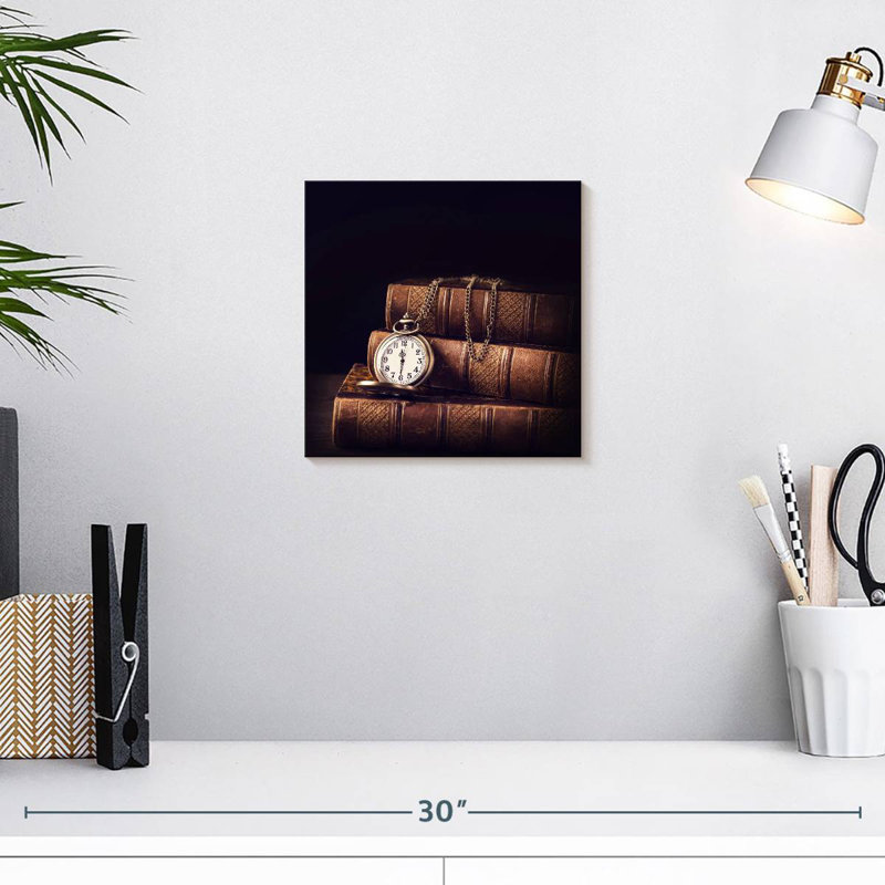 Livres et montre de poche Kerner, H 10 po x l 10 po