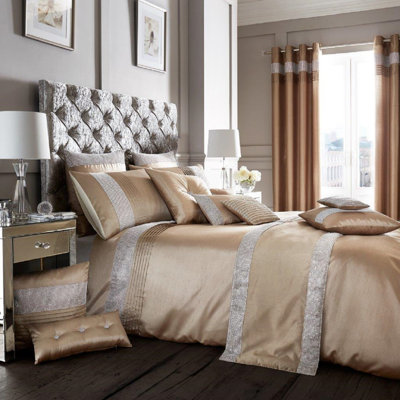 Mikonos Cotton Blend Solid Colour Duvet Cover Set with Pillowcases Included