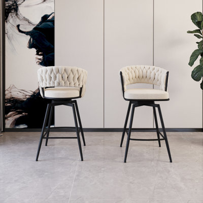 26 chaises de bar de 26 po, siège rembourré et pivotant à 360 °. Pieds noirs, blanc. Pour les cafés, les fermes, les mariages. Et élégant tabouret blanc. 2. Tissu doux tissé avec fonction pivotante. Base en métal pour la cuisine