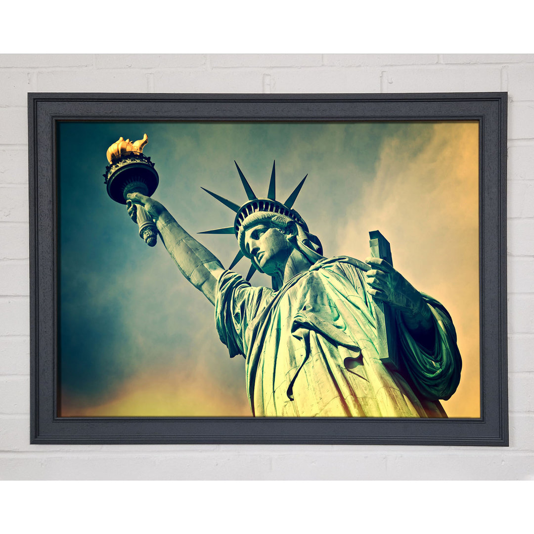 Statue Of Liberty Skies - Einzelner Bilderrahmen Kunstdrucke