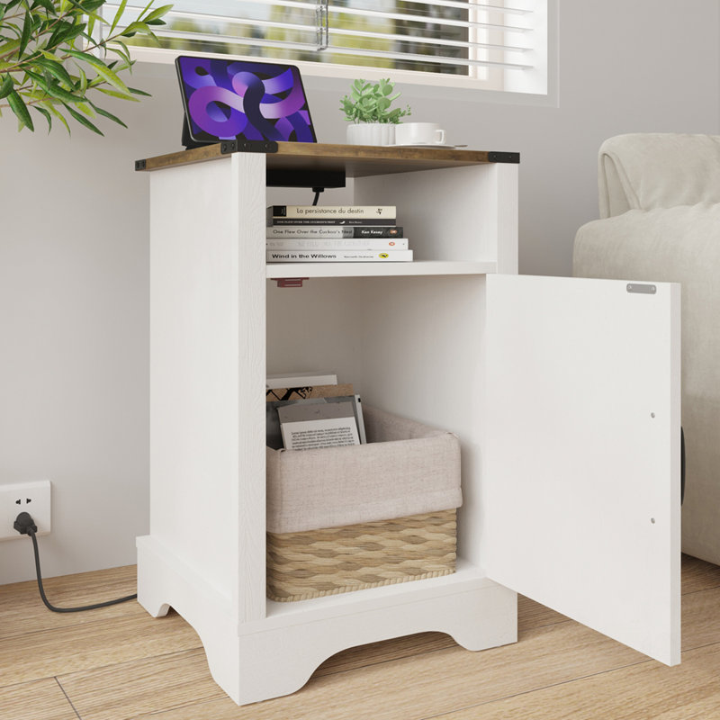 Table d'appoint de table de chevet Farmhouse, table de bout rustique en bois avec prises électriques et station de charge, rangement de chevet haut