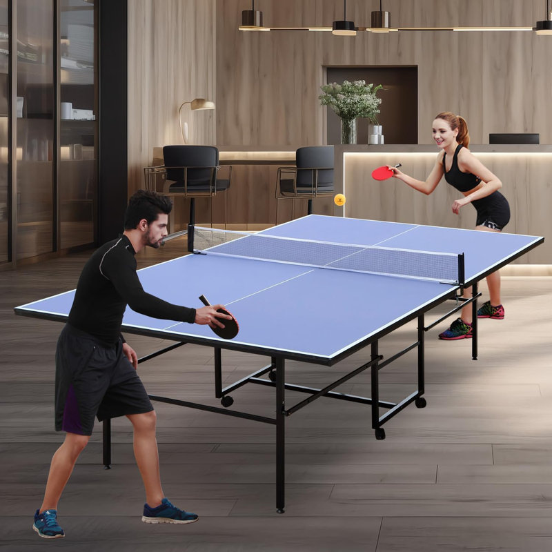 Table de ping-pong portative, 2,74 m (9 pi), pliable, pour une utilisation intérieure et extérieure. Conception portable et résistante aux intempéries avec roulettes. Filet, 2 raquettes et 3 balles inclus. Montage en 10 minutes. Mode de jeu.

