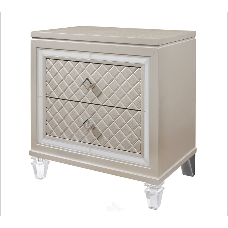 Table de chevet CROSS GLAM CHAMPAGNE avec pieds en acrylique, quincaillerie pour bijoux et tiroirs spacieux pour un rangement élégant