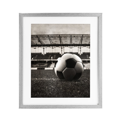 «Vintage Sports Soccer», reproduction encadrée sous verre, design par Marcus Prime