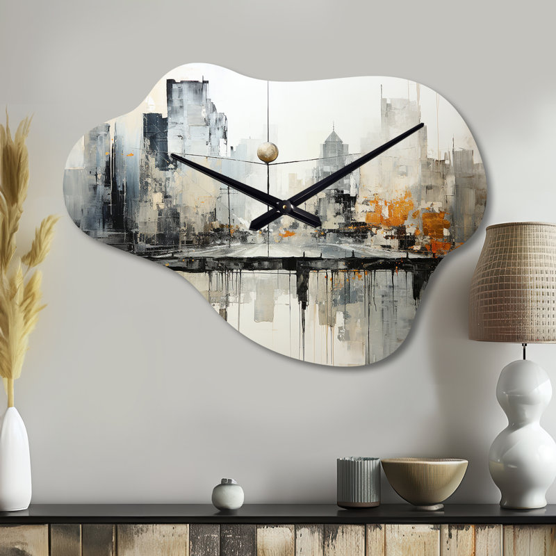Abstrait paysage urbain I - horloge en métal à collages abstraits, impression en métal jaune asymétrique, Petit