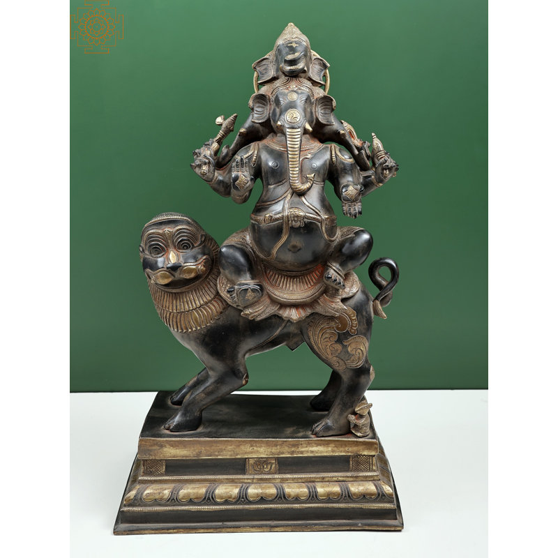 Heranas Ganesha assis sur un lion