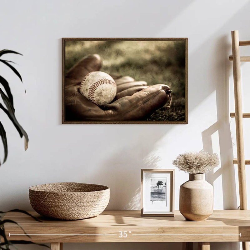 Baseball sur gant, 19 po x 13 po, Cadre flottant en noyer