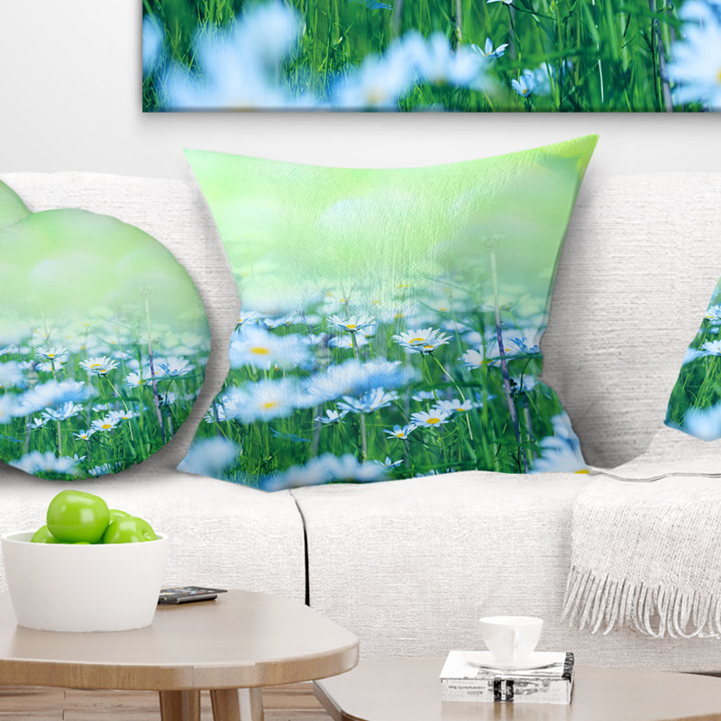 Fleurs de camomille sur fond vert - coussin à imprimé floral, 18 po x 18 po, Coussin décoratif