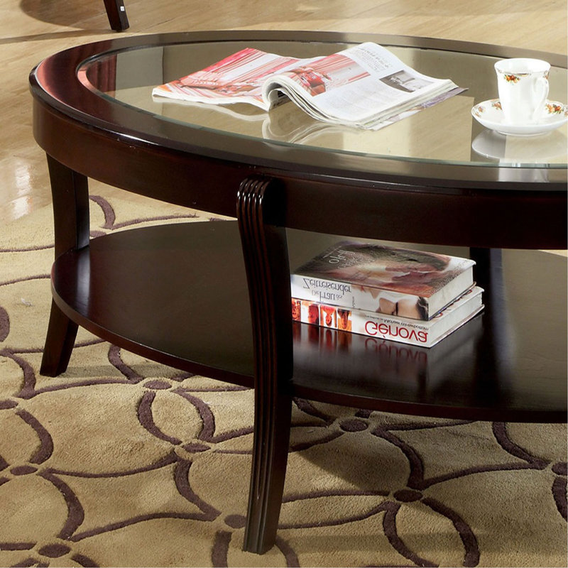 Table basse ovale de style contemporain avec plateau en verre au fini espresso et plateau inférieur en bois massif