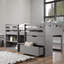 Lit mezzanine simple gris avec espaces de rangement pratiques - Maximisez l'utilisation de l'espace dans votre chambre à coucher