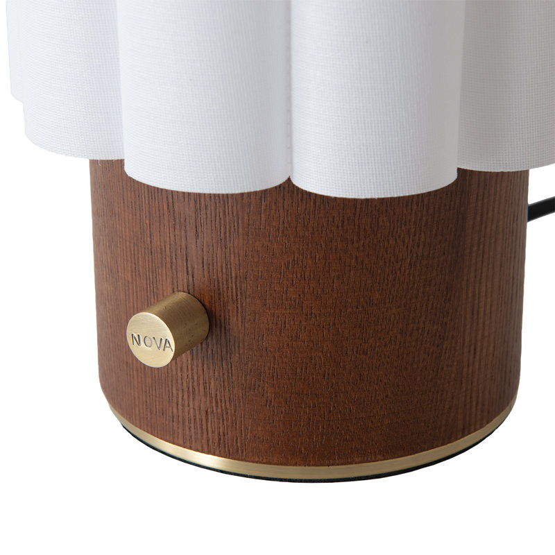 Lampe de table festonnée festonnée - Noyer, laiton vieilli, lin blanc, diffuseur, gradateur