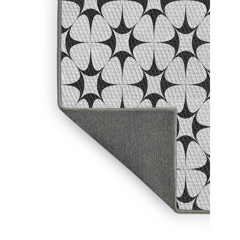 Tapis noir à motifs géométriques, Rectangle 2 pi x 4 pi