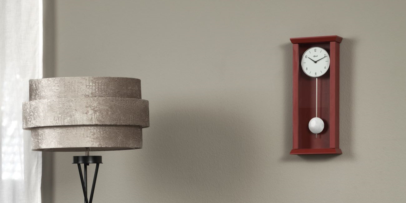 The Hermle 71002-360141 pendulum-wallclock in red