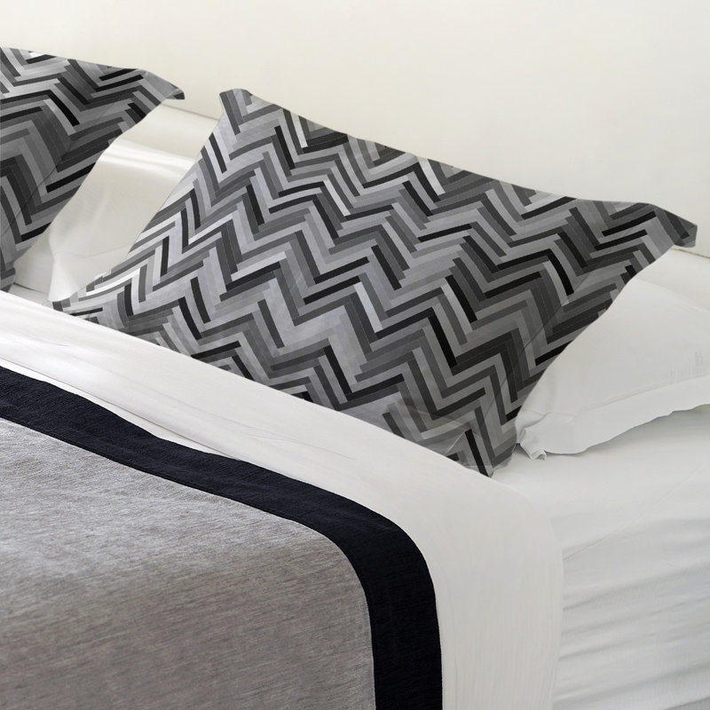 Taie décorative à chevrons Katelyn Elizabeth, Standard, Microfibre, Noir / blanc