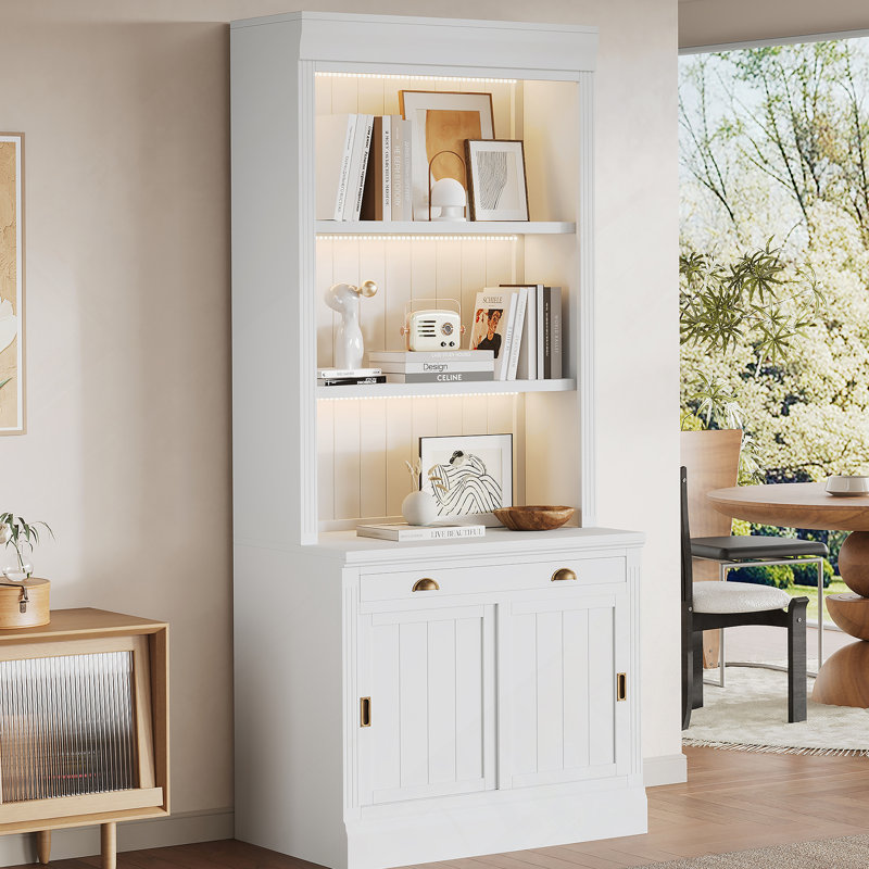 Bibliothèque de 83,4 po de hauteur avec éclairage à 3 couches DEL, bibliothèque moderne avec portes coulissantes et tablettes ouvertes, bibliothèque de rangement pour le salon, bureau à domicile, blanc