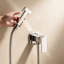 Robinet de bidet mural moderne en laiton noir, à poignée unique, avec réglage de l'eau chaude et froide.-136152010