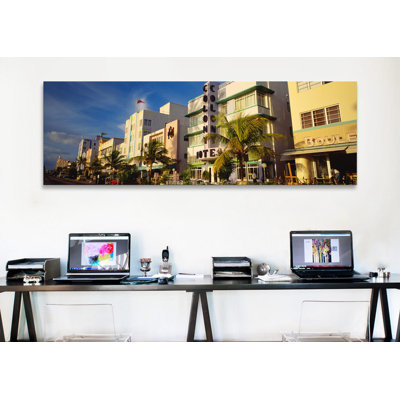 Vue panoramique d’un hôtel, art déco, ocean drive, miami beach, floride, états-unis-impression sur toile tendue