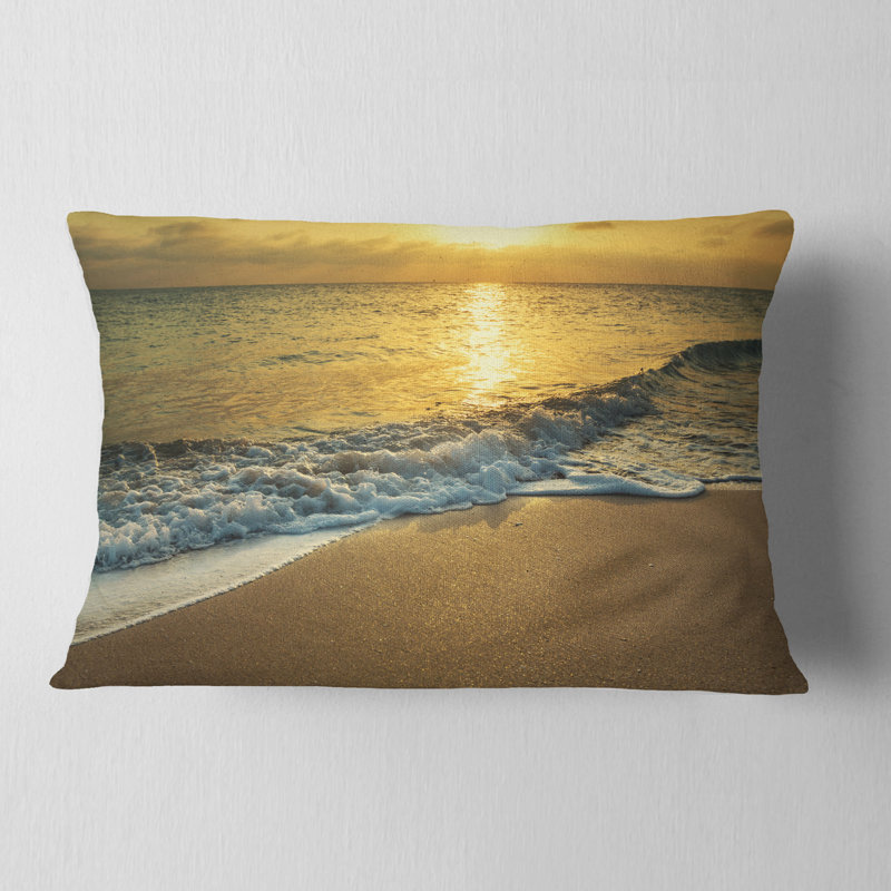 Oreiller moderne sous jaune coucher de vagues, Rectangle 12" x 20"
