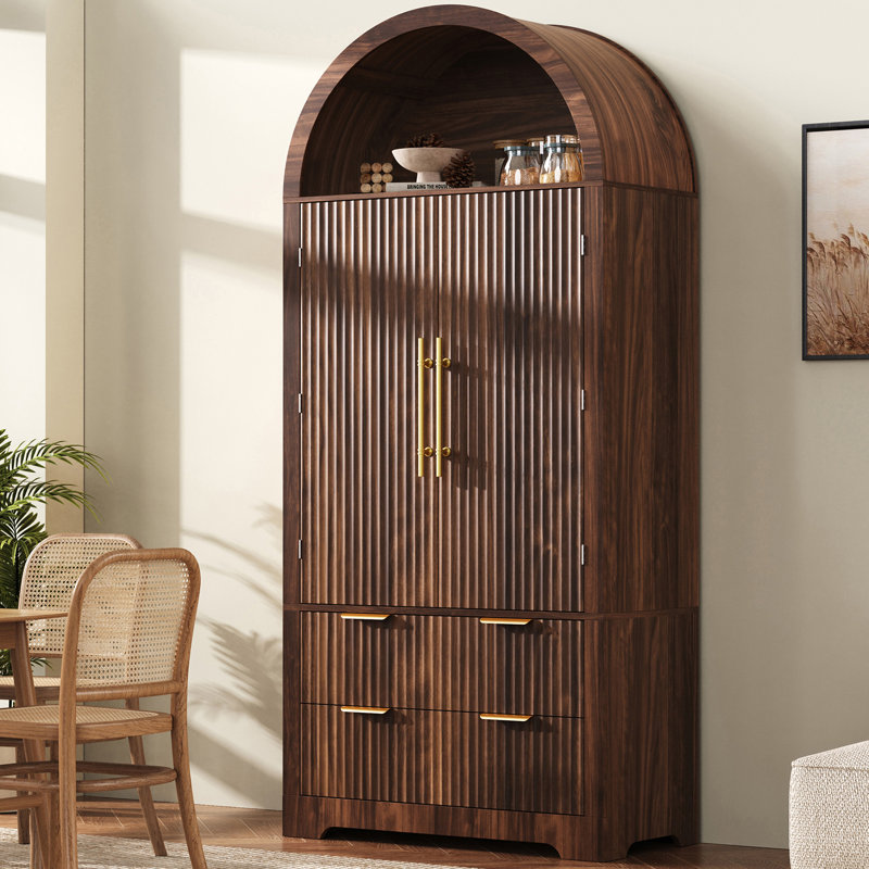 Vitrine arquée de 72 po de hauteur avec portes cannelées, Walnut