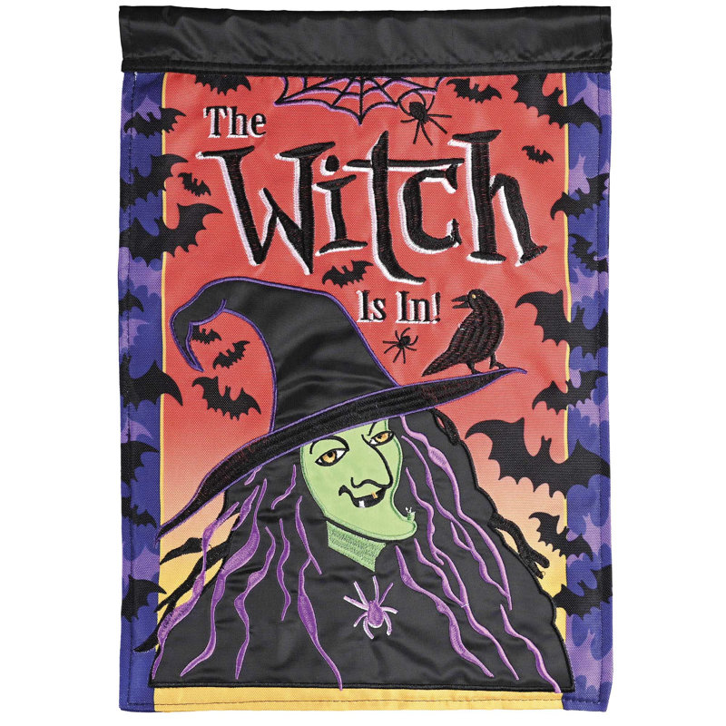 Drapeau «The Witch Is In», H 18 po x l 13 po